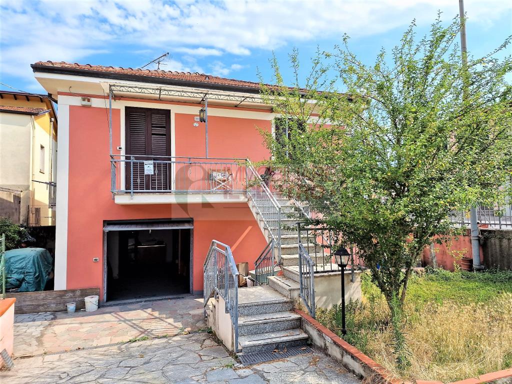 Semindipendente con garage e corte esterna