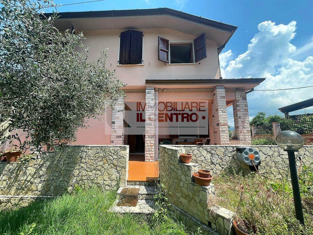 Casa indipendente con giardino e cantina