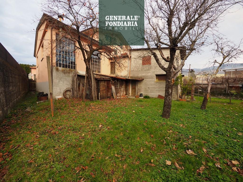 Casa indipendente con giardino, Albiano Magra.