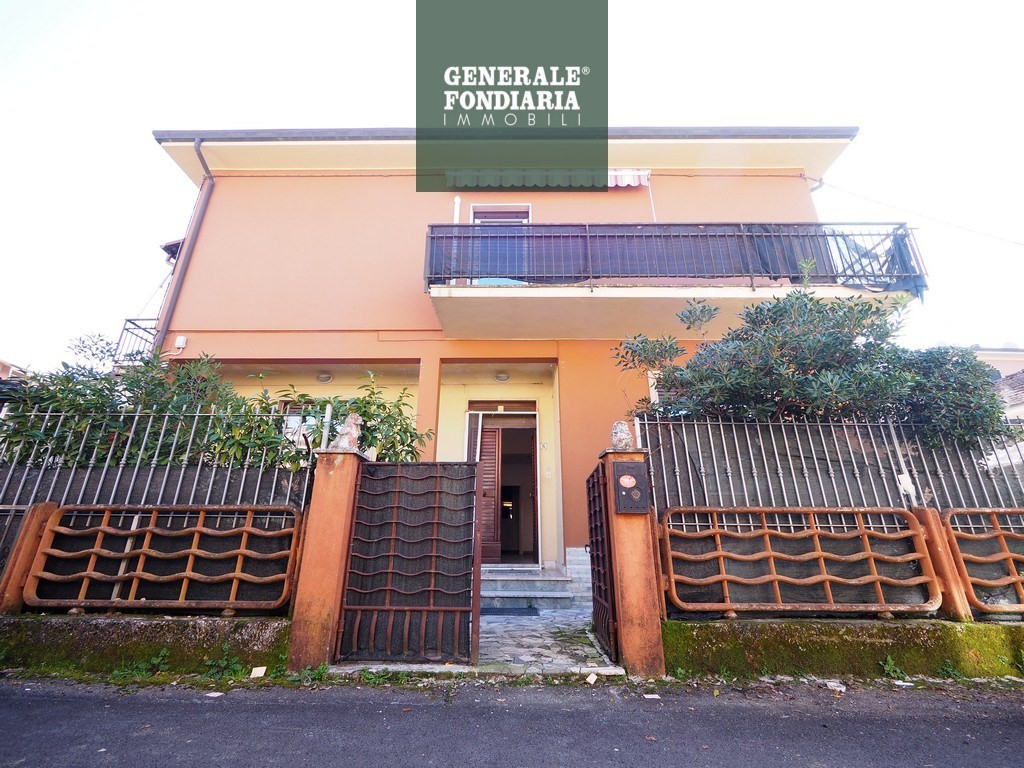 Casa semi-indipendente, centro Ceparana