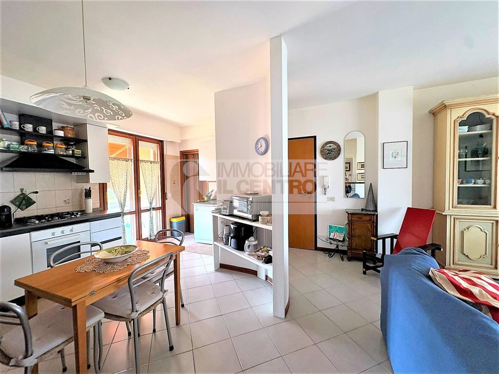 Appartamento piano terzo con posto auto.