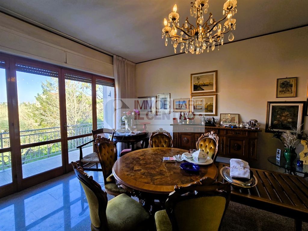 Semindipendente di ampia metratura con giardino