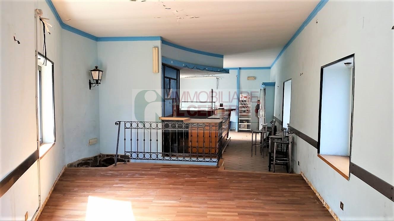 fondo commerciale su due livelli