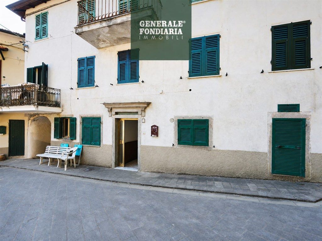 Ampio appartamento di 211 mq nel borgo con taverna e camino