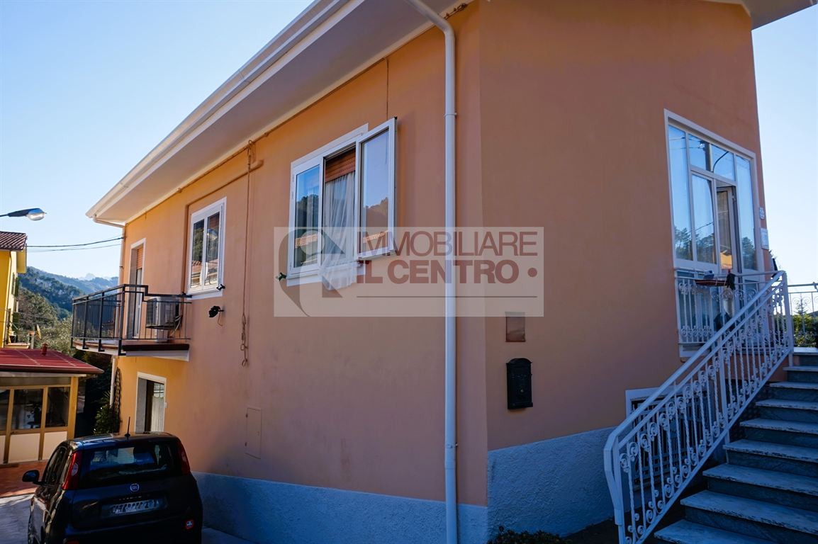 Casa semindipendente con corte privata