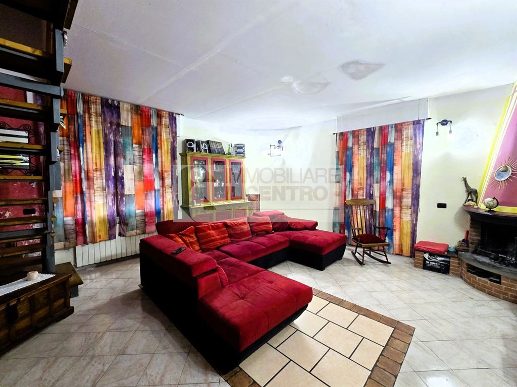 trilocale con terrazza e cantina