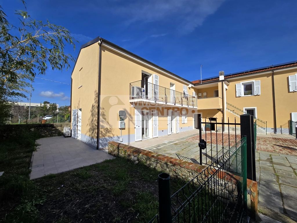 Appartamento Piano Terra con giardino in casale ristrutturato