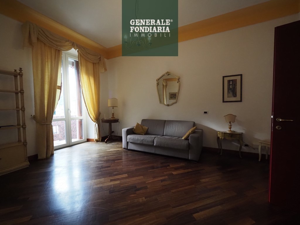 Appartamento di 4 vani, Centro