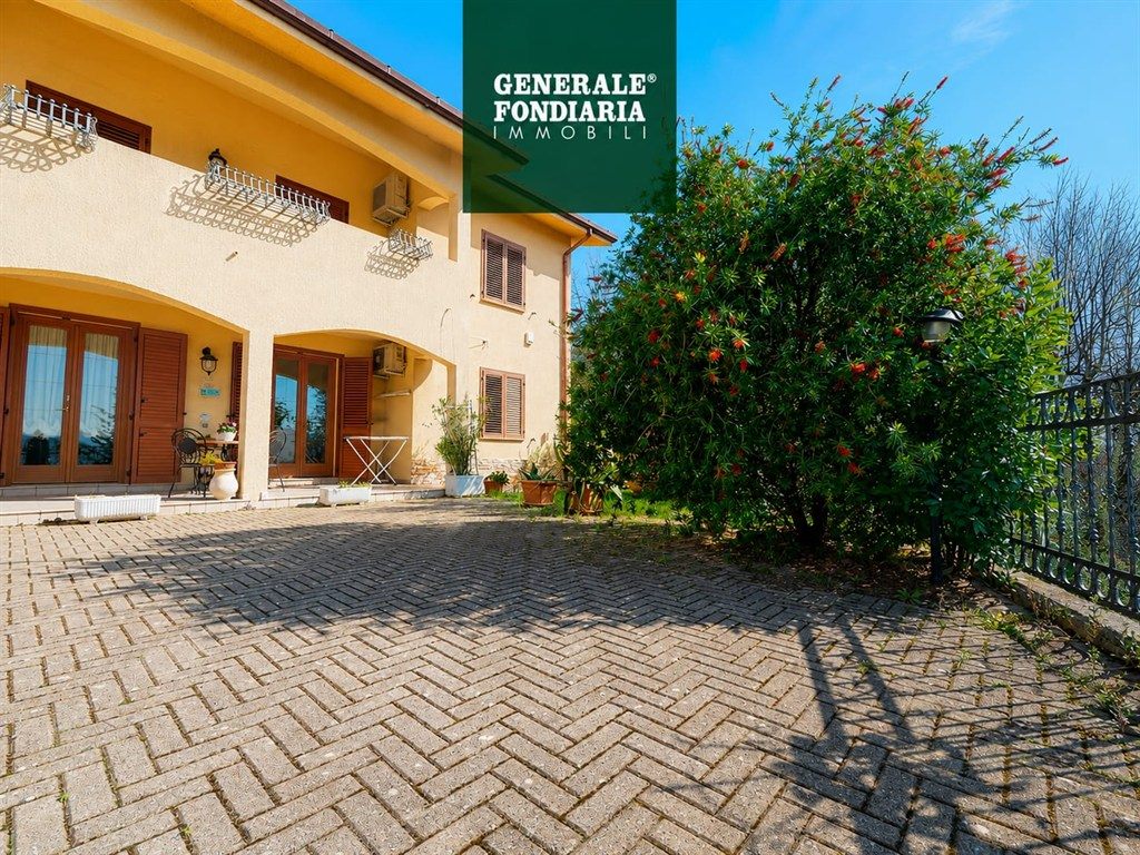 Villa bifamiliare, Ceparana.