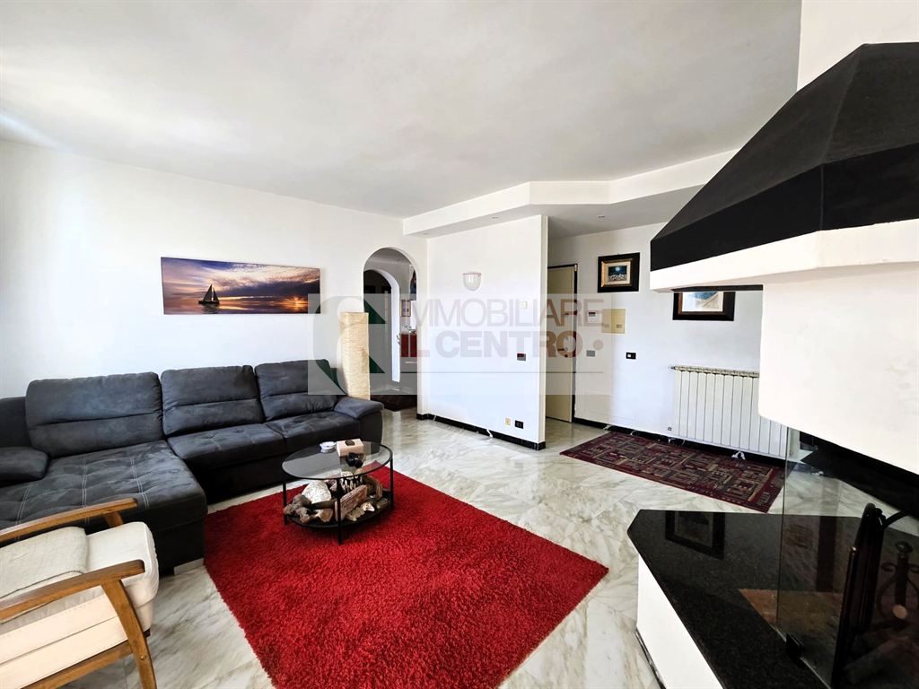 APPARTAMENTO DI AMPIA METRATURA CON GIARDINO E GARAGE